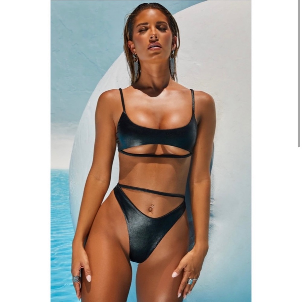 OH POLLY RIBBED UNDERCUT BIKINI.